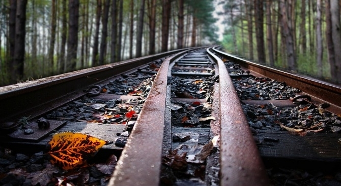 Жена е загинала на място след като е блъсната от товарен влак на