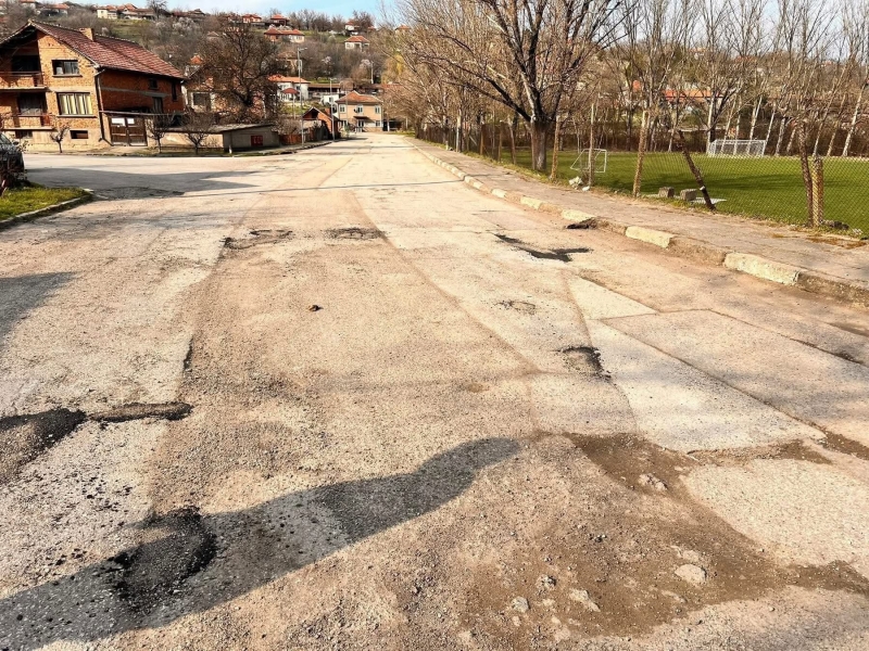 Росен Добрев излезе с критика към АПИ заради извършването на некачествени ремонти в община Оряхово /снимки/