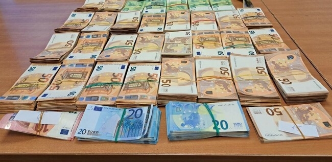 180 000 евро откриха митнически служители при две отделни проверки