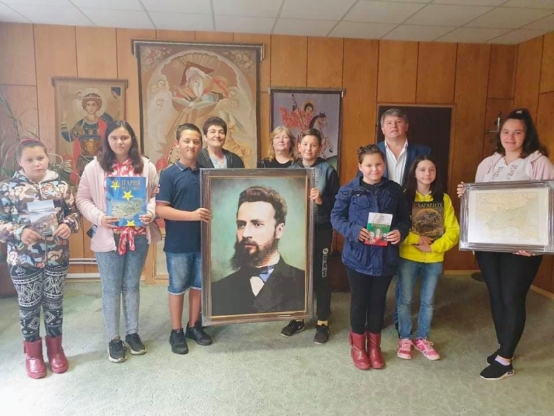 Кметът на Чипровци Пламен Петков благодари на професор Иван Гаврилов