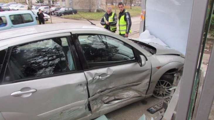 27-годишна жена от Сливен е блъснала два автомобила след употреба