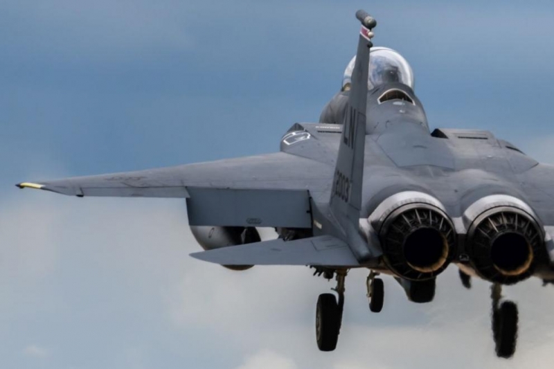 Двама пилоти загинаха в Индия след като изтребител от съветската