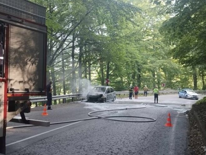 Кола пламна на прохода Петрохан научи агенция BulNews Инцидентът е станал