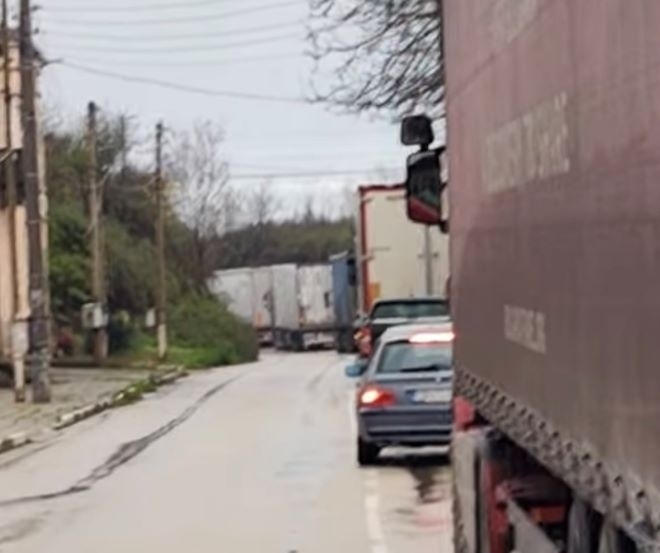 Внимание, шофьори! Катастрофа затвори път във Видинско, вижте обходния маршрут /обновена/