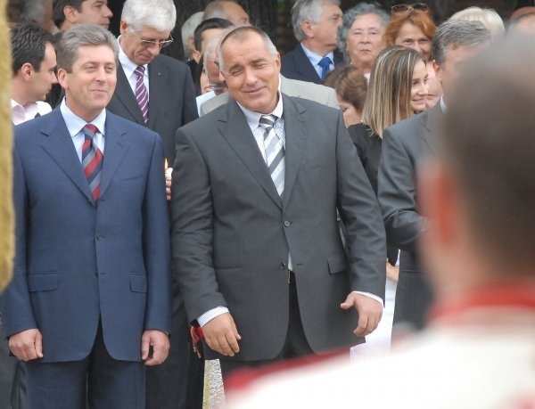 В леглото на ГЕРБ се прави само любов, не война