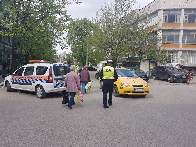 Масови проверки на таксиметровите шофьори във Враца се извършват тази