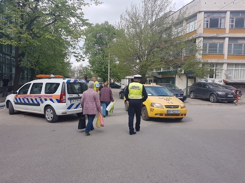 Масови проверки на таксиметровите шофьори във Враца се извършват тази