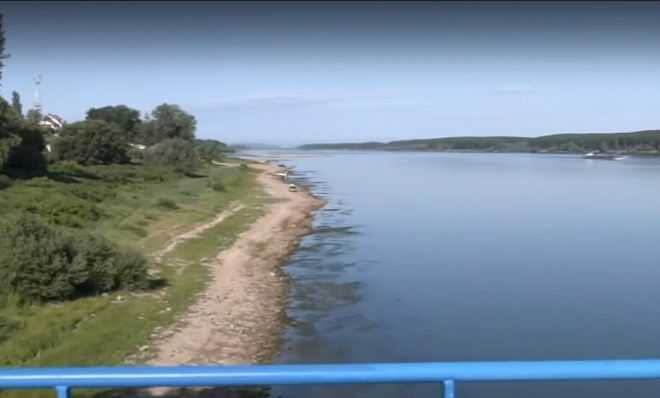Корабоплаването в Дунав край Лом може да спре заради ниско