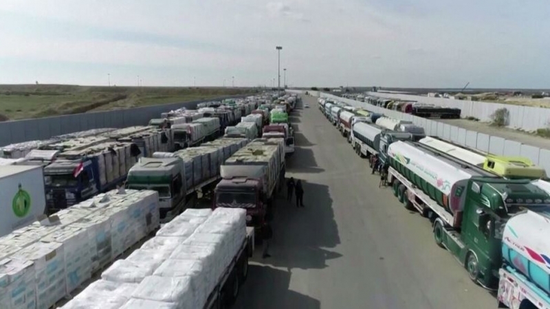 Израел обяви, че ще допусне "основни" количества храна в Газа