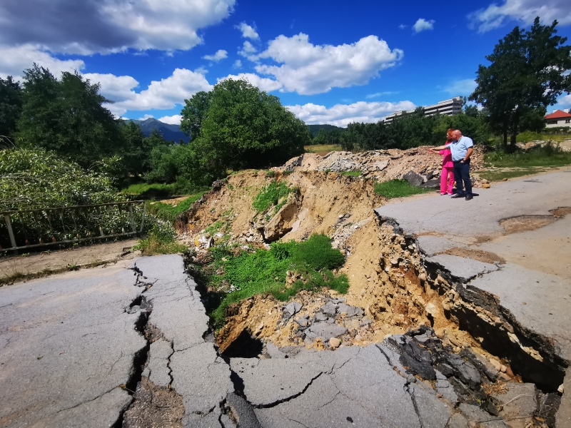 Малко повече от месец след унищожителния порой във Вършец, последствията
