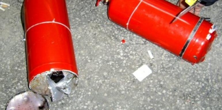 Мъртво пияна рускиня вилня с пожарогасител в сграда на летището