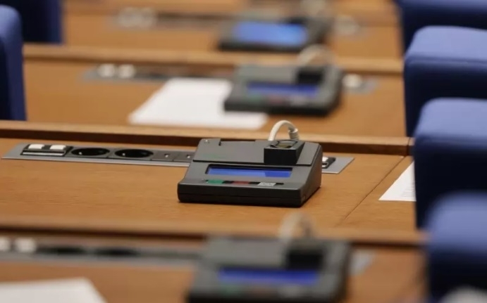 Бюджетът за пенсии мина насред обвинения за нелегитимност