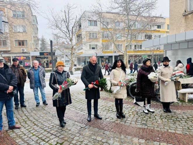 Враца отдаде почит на жертвите от бомбардировката над града през