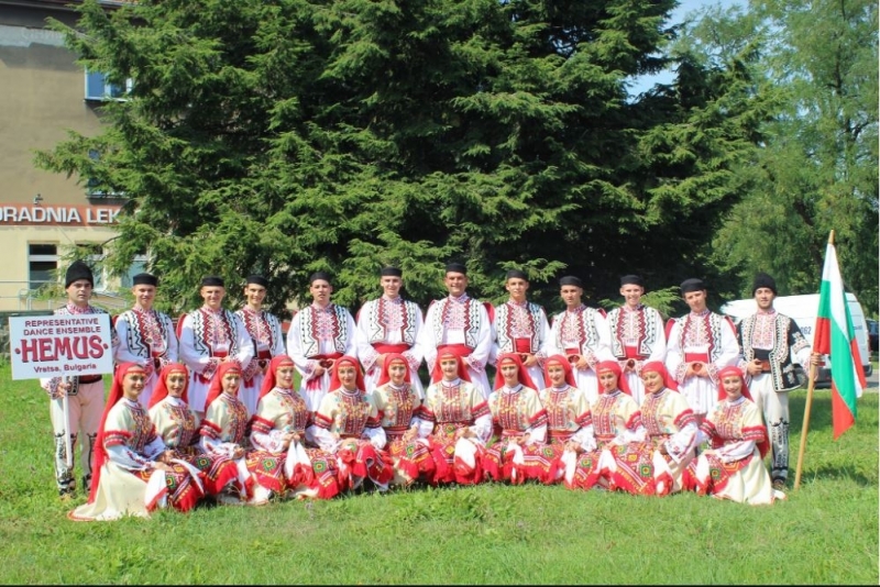 Повече от 500 танцьори певци и инструменталисти от различни краища