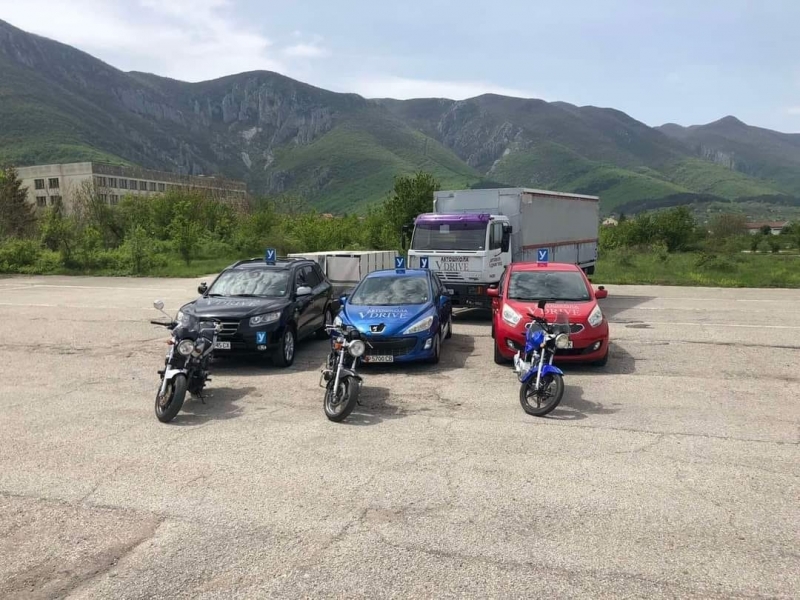 Мечтаете да станете шофьор? Запишете се на курс в автошкола „V drive”-Враца
