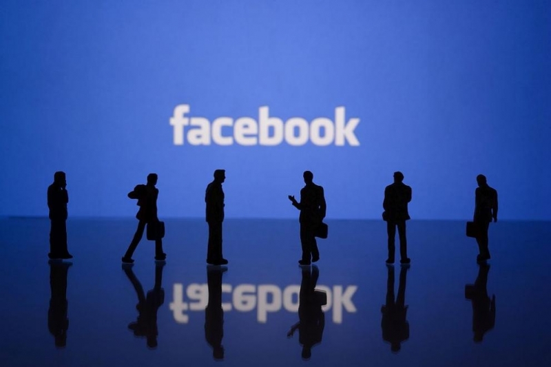 Социалната мрежа Facebook за първи път в историята си отчете