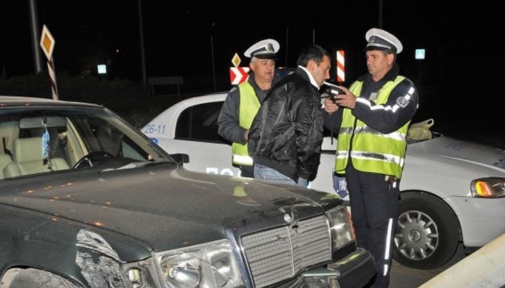 Полицаи са хванали пиян мъж зад волана в оряховското село
