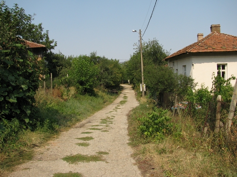 Проверявам всеки ден по два пъти дневно дали съселяните ми