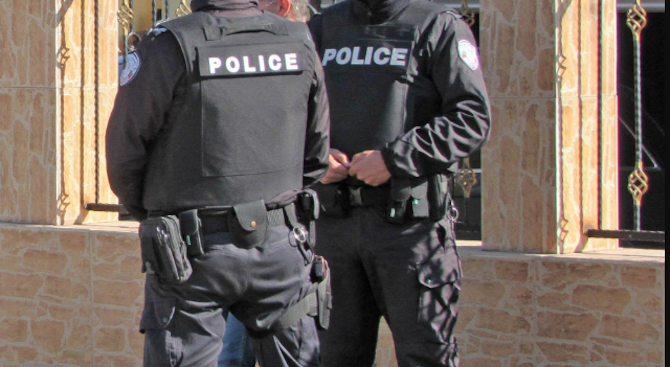 Полицаи са хванали мъж с наркотици в козлодуйското село Бутан