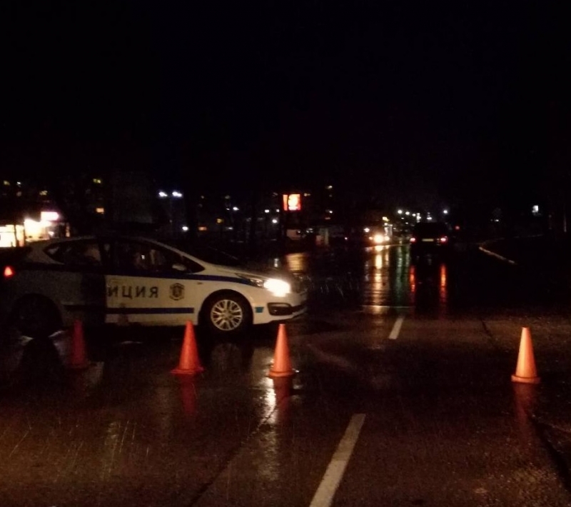 Жена е била блъсната от такси на пешеходна пътека във