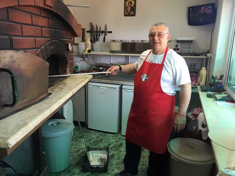 Майсторът на вкусните пици Михаил Парасков, популярен в кулинарните среди