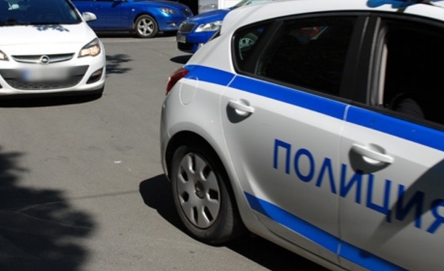 37 годишна пияна софиянка помля с автомобил Мицубиши Каризма 4 паркирани