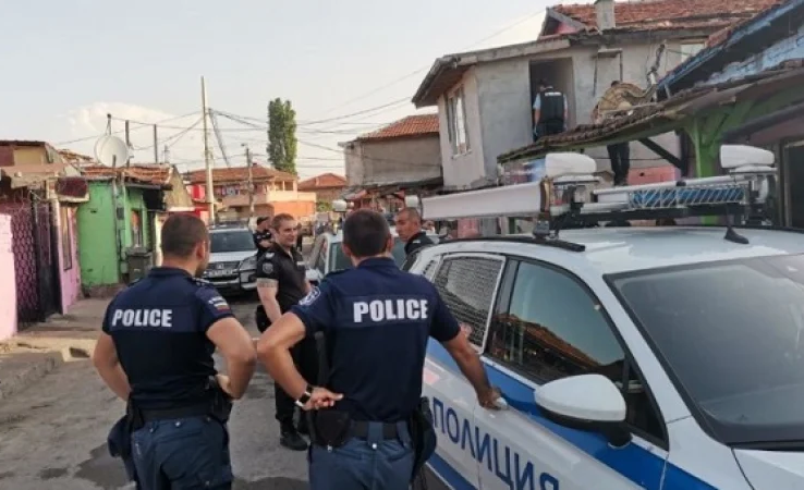 Първо в BulNews! Полицията атакува циганската махала в Баница, издирва извършител на грабеж