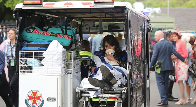 Петима души бяха приети в болница след блъсканица за подаръчни