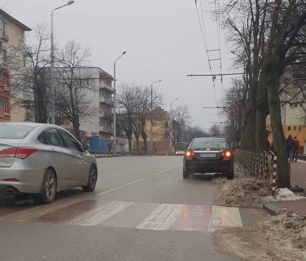 Бдителни граждани хванаха в издънка служебният автомобил на кмета на