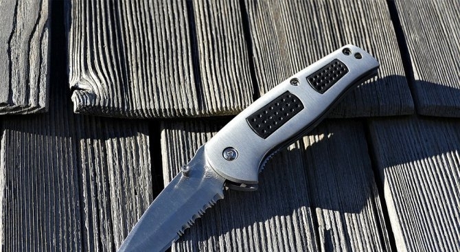 Задържана е жена нападнала с нож 65 годишната си майка