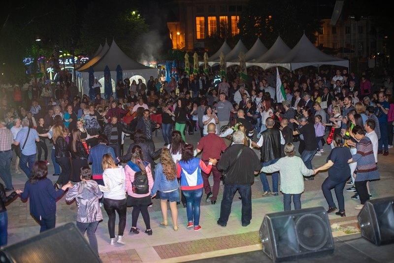 С концерт на Музикална формация Жарава към Пловдивския университет Паисий