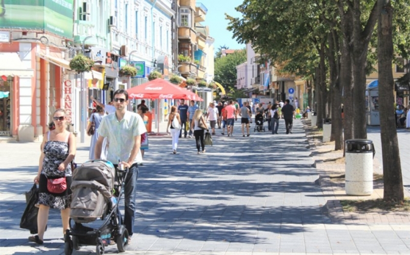 Към 31 декември миналата година населението на България е 7