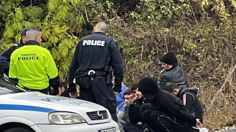 Снимка: Година и половина условно и 3 бона глоба за трафикант, спипан с мигранти на Дунав мост 2