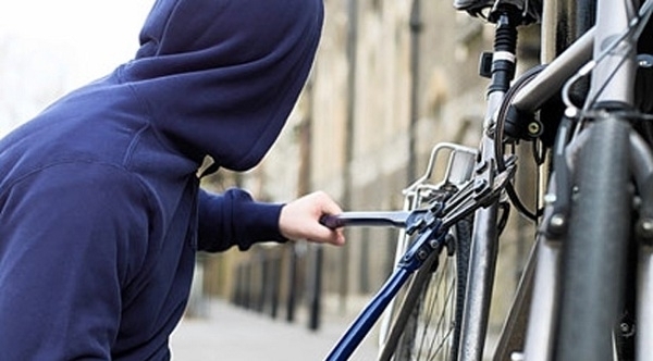 Заловиха крадец отмъкнал велосипед в Козлодуй съобщиха от полицията Сигнал