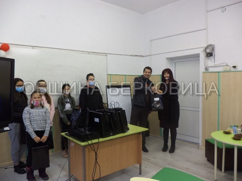 Дариха лаптопи на ученици от Берковица