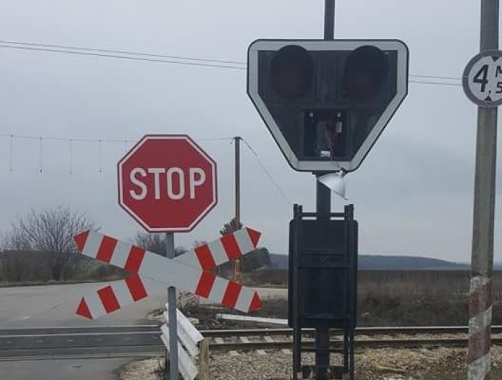 Внимание! Спряха движението през жп прелез във Врачанско, ето защо и докога