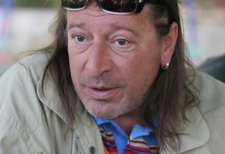 Семейство приятели колеги музиканти и фенове на легендарната българска група