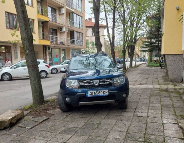 Нагли шофьори продължават да вбесяват гражданите на Враца с безумното