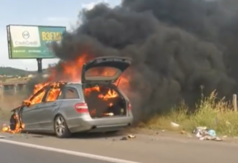 Лек автомобил изгоря като факла на магистрала Хемус научи агенция