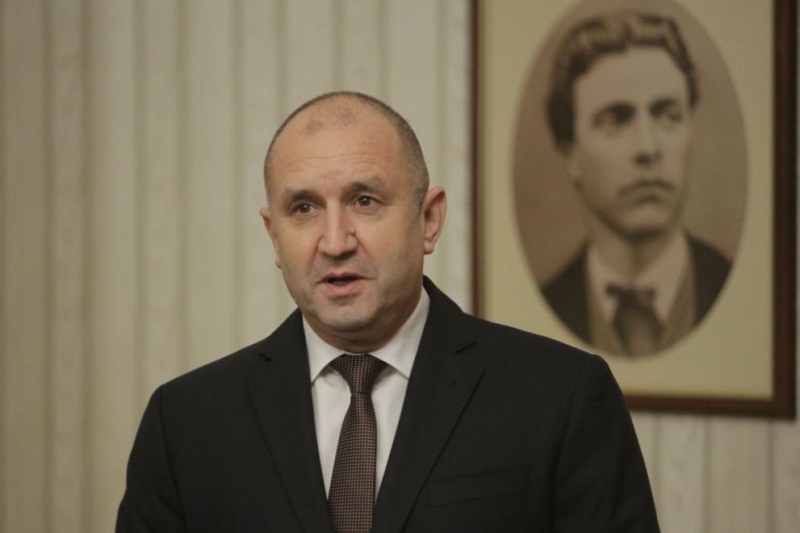 Държавният глава Румен Радев подписа указ с който връща за