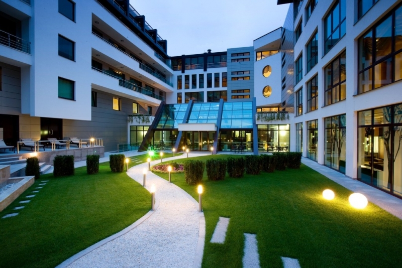 В сърцето на Родопите в очарователния Девин Ви очаква 5 звездният