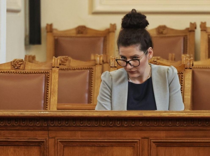 Калина Константинова настоя депутатите да възложат одит на „Български пощи“