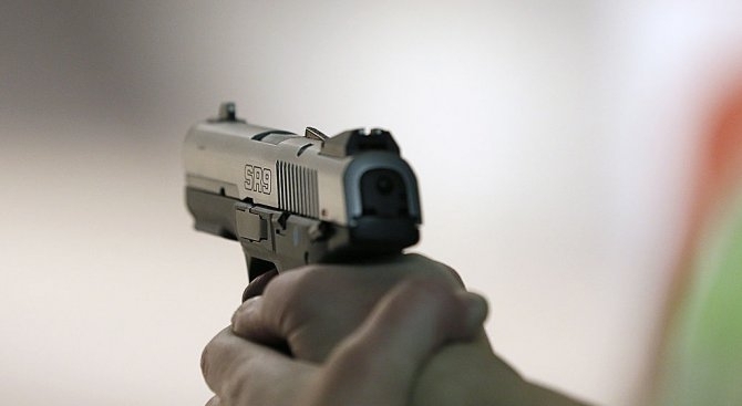 51 годишен мъж с криминално досие е бил застрелян снощи пред