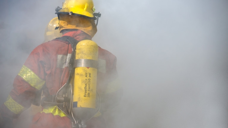 Късо съединение е подпалило трафопост в монтанското село Якимово съобщиха