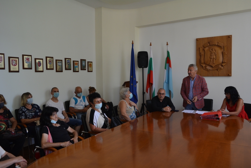 Кметът на Монтана Златко Живков назначи 28 жени и мъже