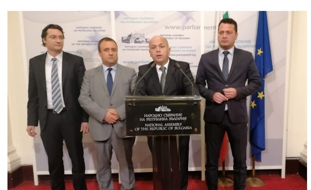 БСП поиска оставката на министър Боил Банов заради аферата с Ларгото