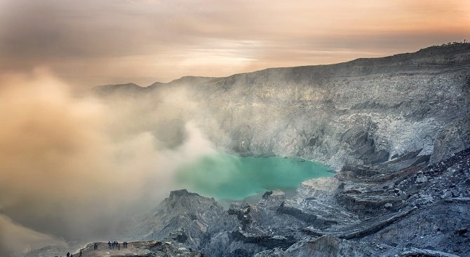 Индонезийският вулкан Анак Кракатау изригна отново съобщава ТАСС По предварителни