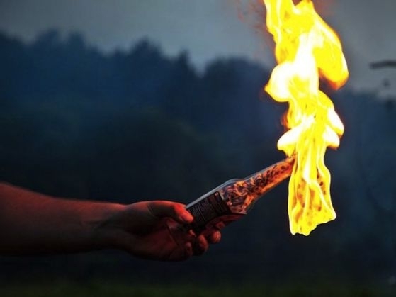 Злосторник запали тази нощ дома на мъж от Врачанско, съобщиха