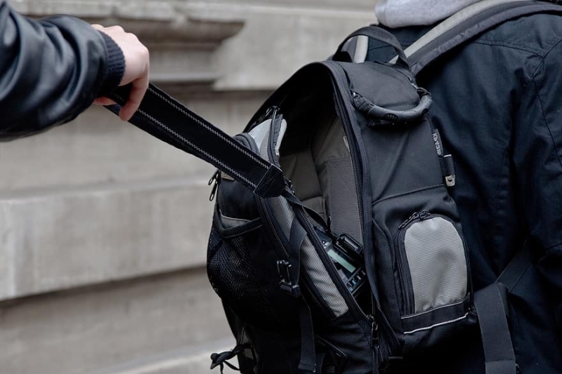 Полицаи разследват кражба на ученическа раница от ресторант край Монтана