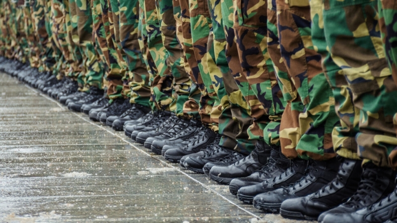 Вдигат заплатите на цивилните служители и военнослужещите с минимум 10  Това стана